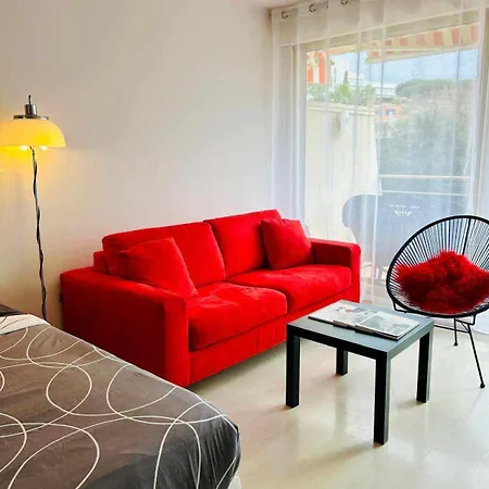Red Master Apartment *