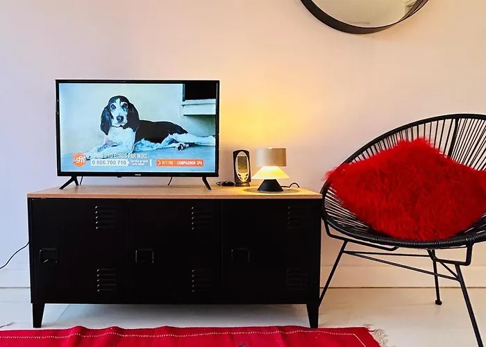 Red Master Apartment *